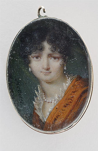 Portrait de femme en robe orange