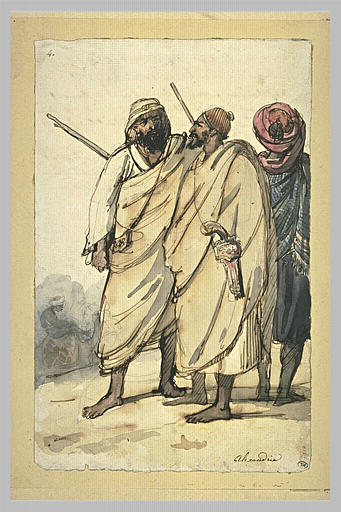 Trois hommes debout, les deux premiers avec un fusil en bandoulière