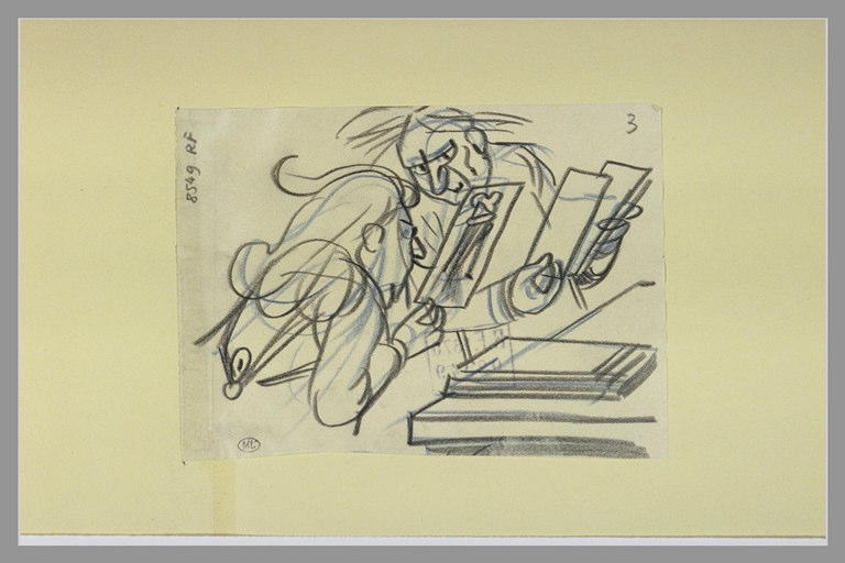 Deux hommes examinant des feuilles de papier