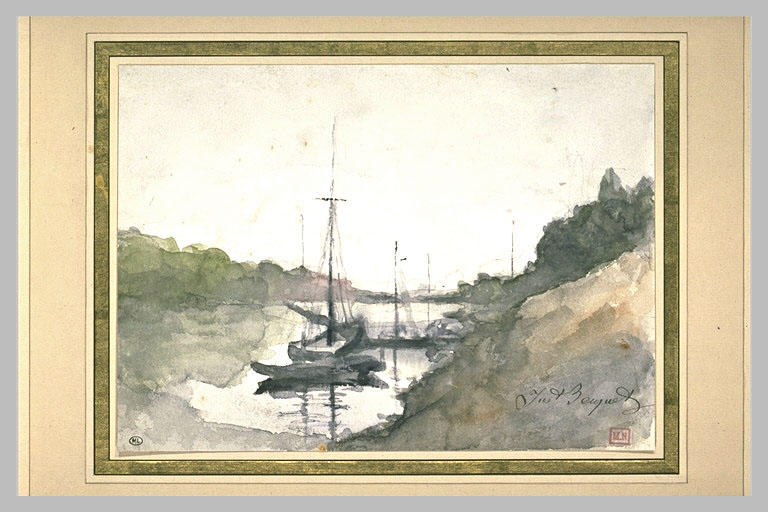 Petite rivière encaissée avec bateaux au mouillage