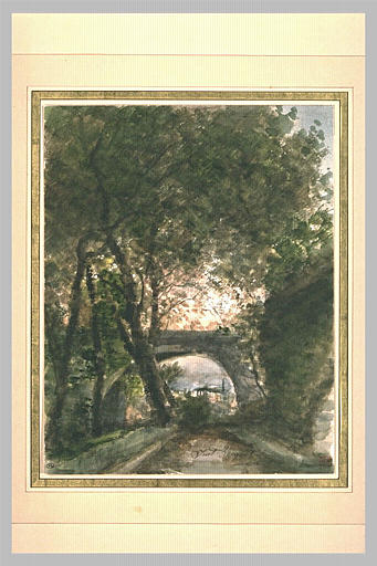 Rivière sous des arbres, longeant un grand mur, traversée par un pont