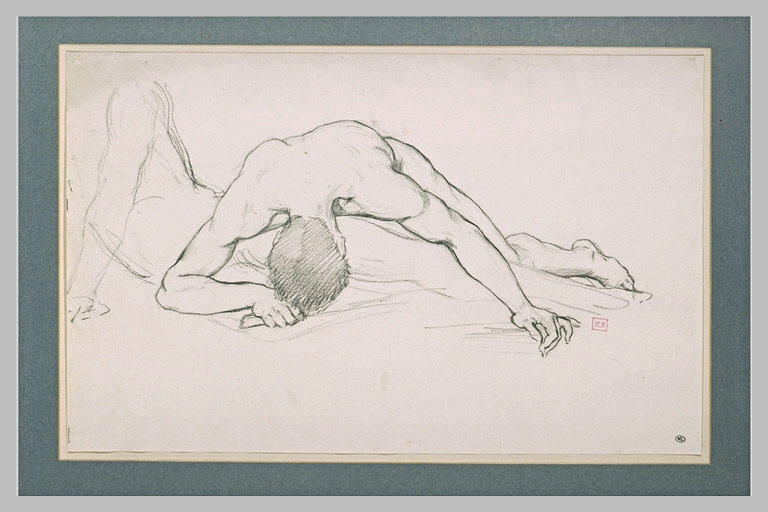 Homme couché, le ventre sur le sol, de face, les jambes vers la droite