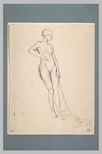Femme nue, debout, de trois quarts, tenant un objet dans sa main gauche