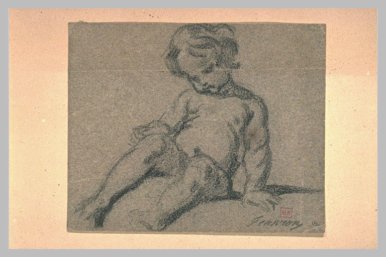 Enfant nu, assis sur le sol