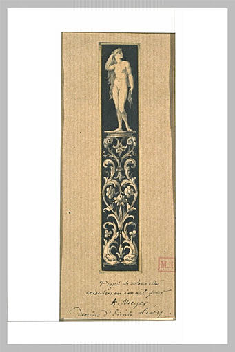 Femme nue, debout, portant la main droite à sa chevelure, sur un socle