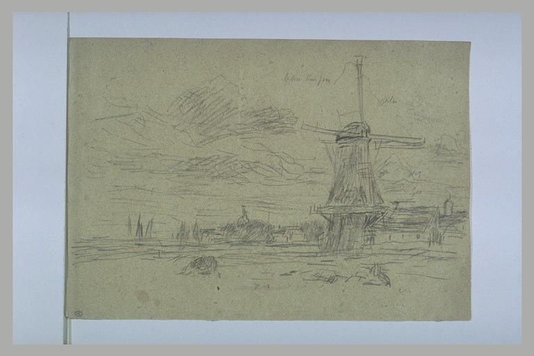 Moulin à vent près d'un village