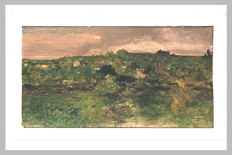 Vue d'un village parmi les arbres