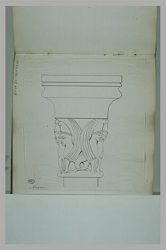 Chapiteau orné de quatre figures relevé à Noyon