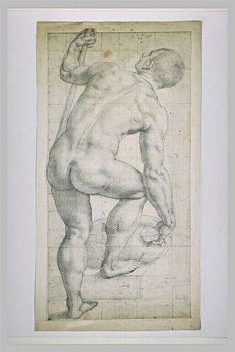 Homme nu debout, vu de dos, ramassant un sac et tenant un baton