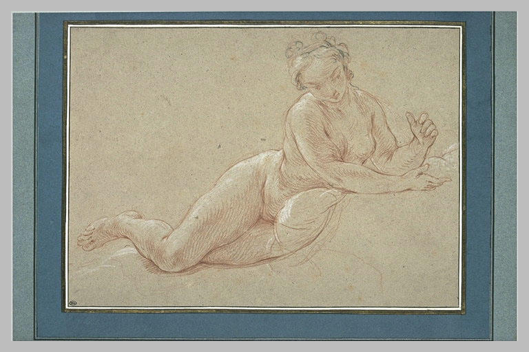 Jeune femme demi-couchée à terre