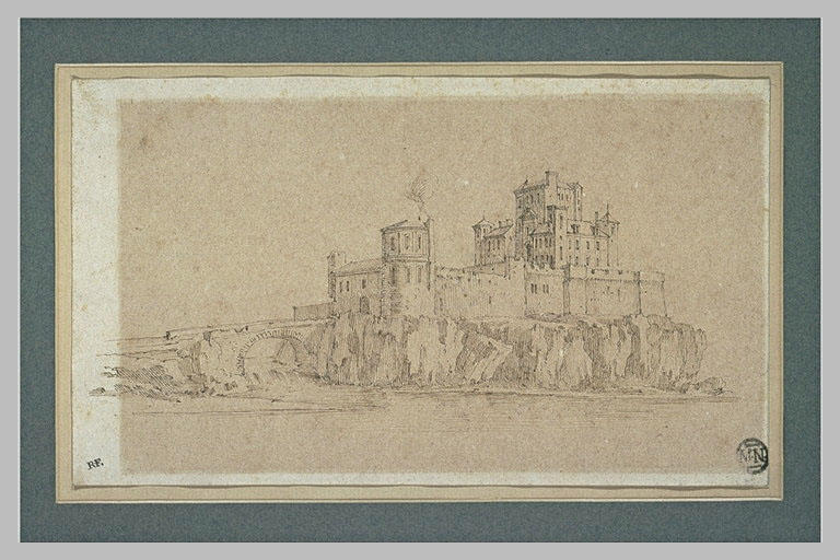 Château fort et ses remparts construits sur un promontoire entouré d'eau