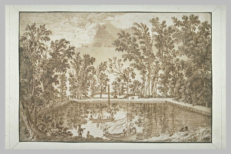 Un bassin entouré d'arbres avec un jet d'eau au milieu et des embarcations