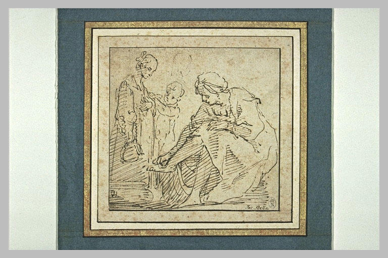 Une femme assise se lave un pied devant une autre femme et un enfant