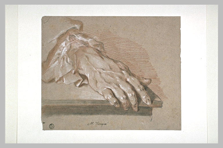 Main d'homme, posée sur un meuble