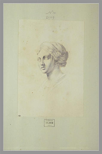 Tête de femme, d'après l'antique, un diadème dans les cheveux