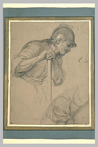 Homme casqué, à mi-corps