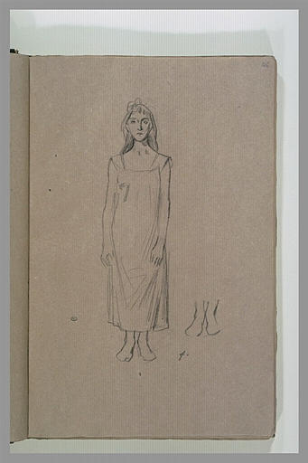 Femme en chemise, de face, et reprise de ses pieds