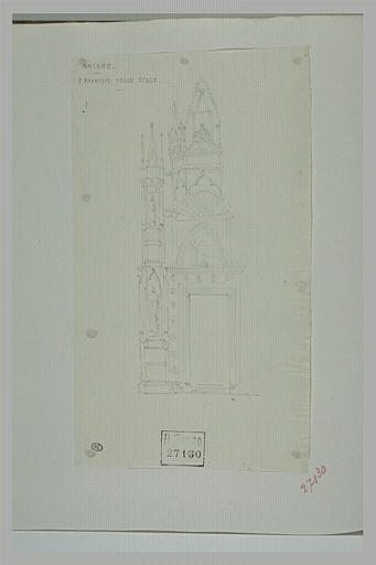 Porte dans un encadrement à pinacles