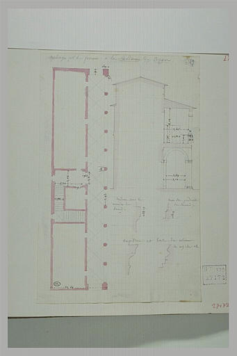 Un plan, coupe d'un bâtiment, quatre profils de moulures
