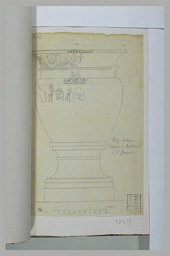 Naples : vase de basalte de la cathédrale San Gennaro