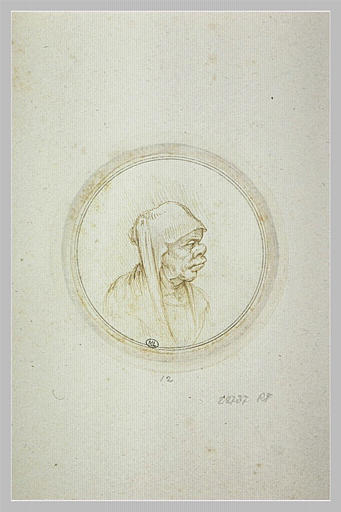 Vieille femme en buste de profil à droite, coiffée d'un voile