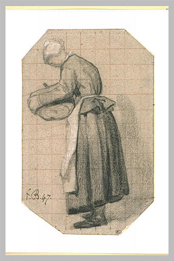Femme, debout, un bonnet sur la tête, tenant un bassin