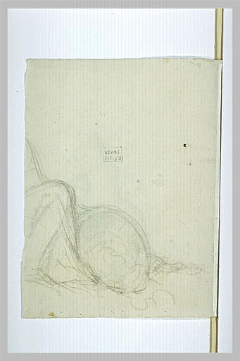 Objet aux pieds d'une figure assise