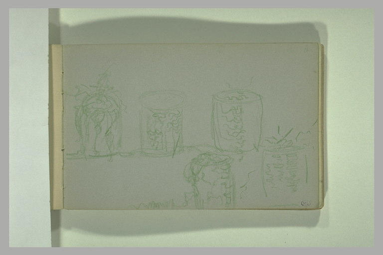 Cinq verres ou récipients