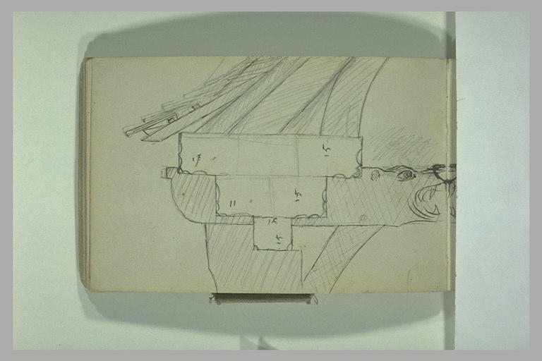 Vue en coupe d'une poutre médiévale sculptée d'une tête d'animal