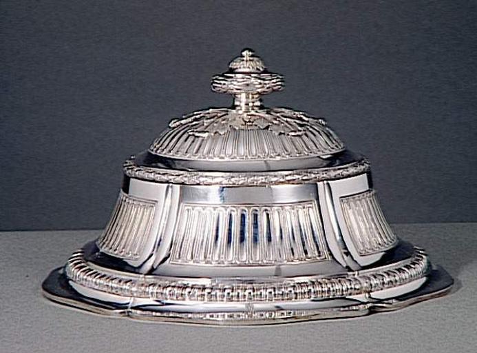 Service du roi d'Angleterre George III : cloche circulaire, d'un ensemble de quatre