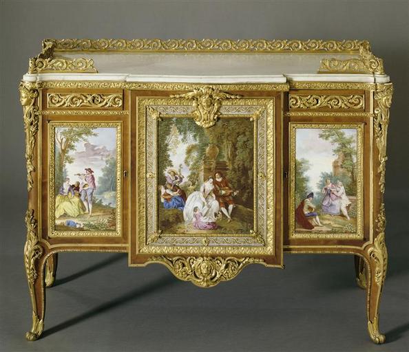Commode de Madame du Barry ornée de 5 plaques en porcelaine