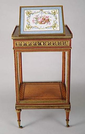 Table à lire et à écrire ornée d'un plateau rectangulaire en porcelaine de Sèvres