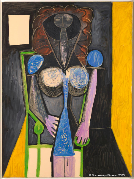 Femme dans un fauteuil