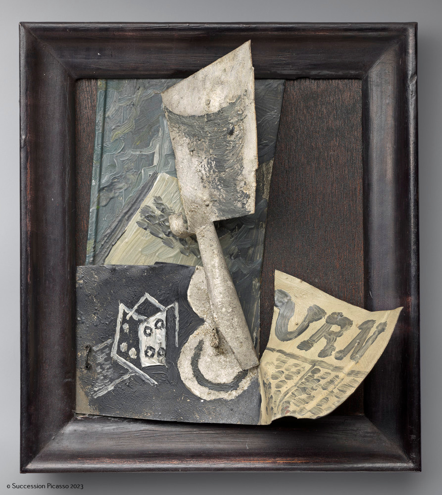 Verre, journal et dé