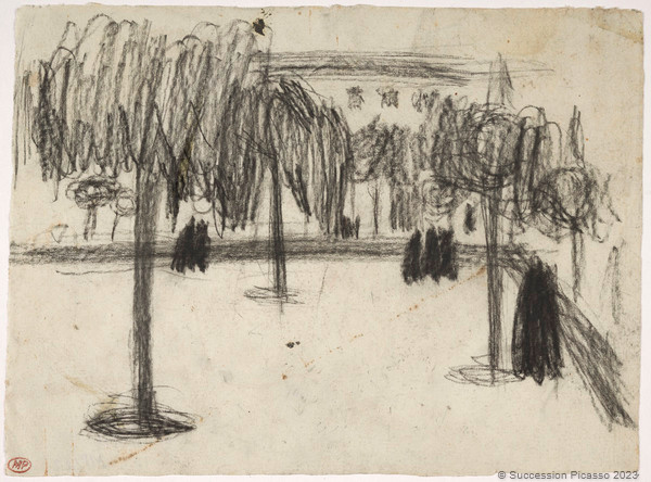 Figures en noir sur une place plantée d'arbres