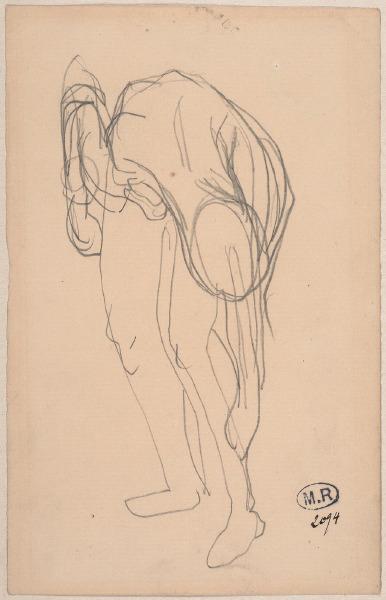 Femme nue penchée en avant, une main à la jambe gauche