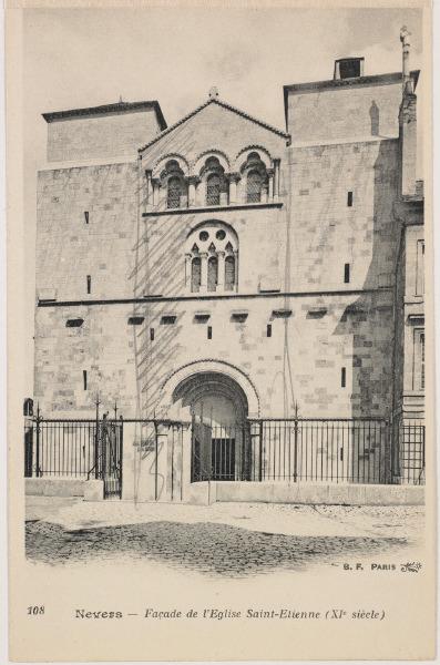 Ombres sur la façade de l'église Saint-Etienne de Nevers (Nièvre) (recto) ; Reprise de la façade de l'église Saint-Etienne de Nevers (Nièvre) (verso)