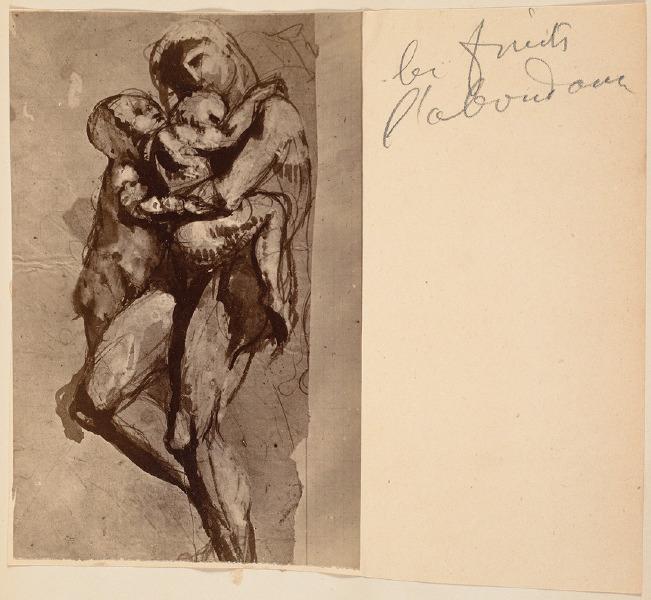 Femme enlaçant deux enfants