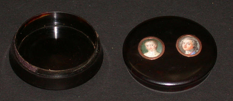 Louis-Jean-Marie de Bourbon, duc de Penthièvre (1725-1793) et son épouse Marie-ThérèseFélicité d'Este-Modène (1776-1754), dits autrefois à tort : Louis-Joseph dauphin de France (1729-1765), père de Louis XVI, et la dauphine Marie-Josèphe de Saxe (1731-1767)