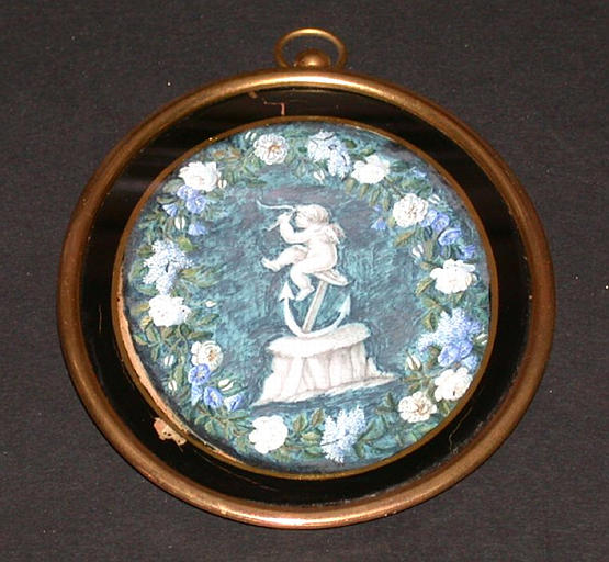 Amour assis sur une ancre