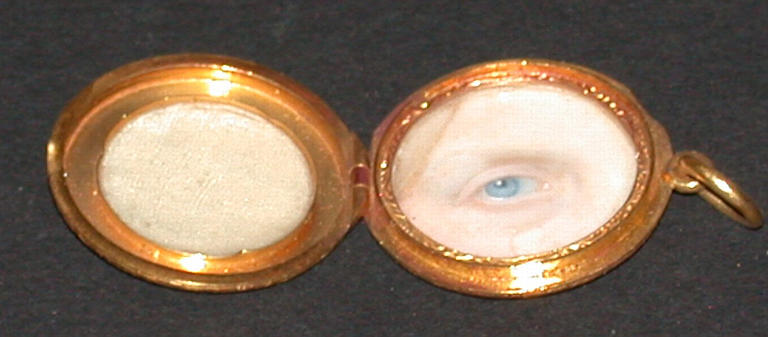 oeil de la princesse de Salerne (? + 1881), mère de la duchesse d'Aumale, dans un médaillon d'or guilloché