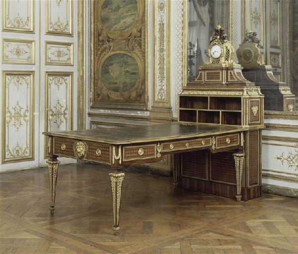 Bureau et son cartonnier