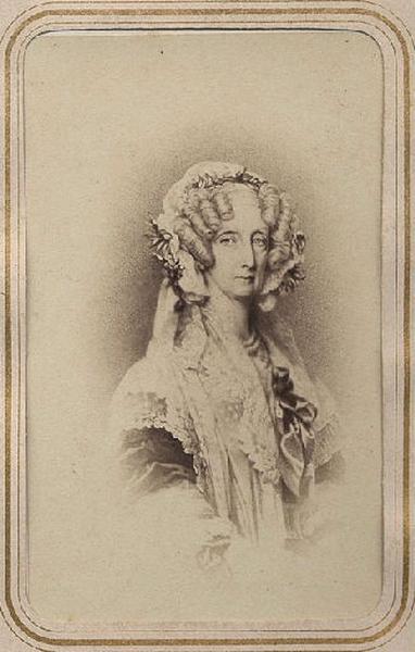 Portrait de la reine Marie-Amélie (1782-1866), en buste, avec un bonnet de dentelles