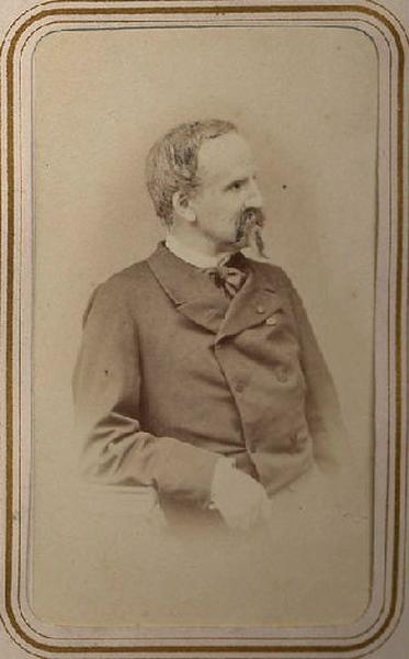 Photographie de Henri d'Orléans, duc d'Aumale (1822-1897), en buste, de profil