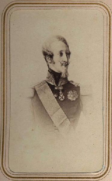 Portrait du duc de Nemours, en buste, de trois quarts, en uniforme