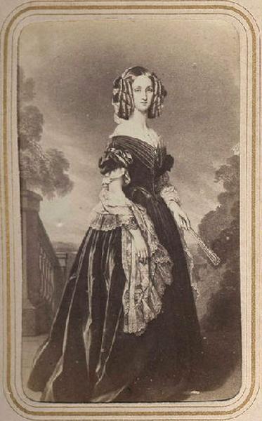Portrait de Louise, reine des Belges (1812-1850) en pied, avec un éventail, reproduction d'après Winterhalter, 1844