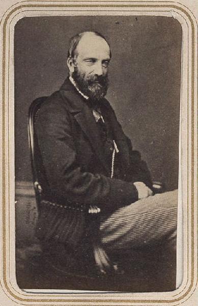 Photographie de François d'Orléans, prince de Joinville (1818-1900) (?), assis
