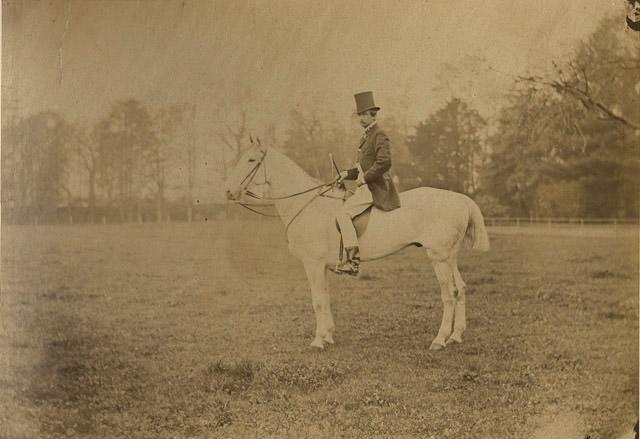 Album de Chevaux : Le cheval Porthos monté par le duc de Chartres