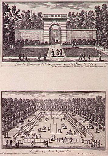 L'un des Portiques de l'Arquebuse dans le Parc de Silvie 210 / Le Manege dans le petit Parc