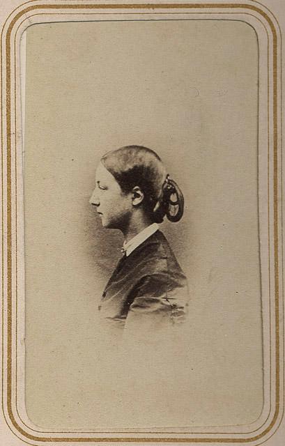 Photographie de femme, de profil